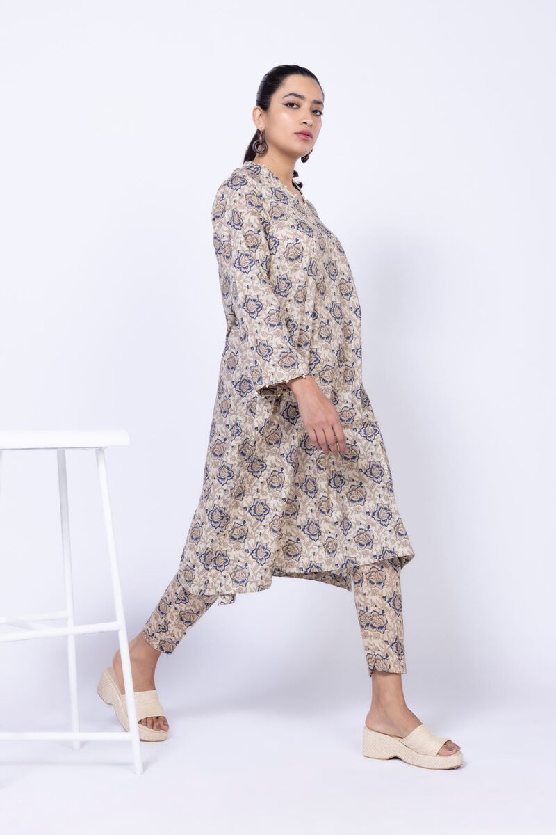 https://uk.khaadi.com/dw/image/v2/BJTG_PRD/on/demandware.static/-/Sites-khaadi-master-catalog/default/dw0240e42f/images/hi-res/ebx24_multi_1.jpg?sw=800&sh=1200