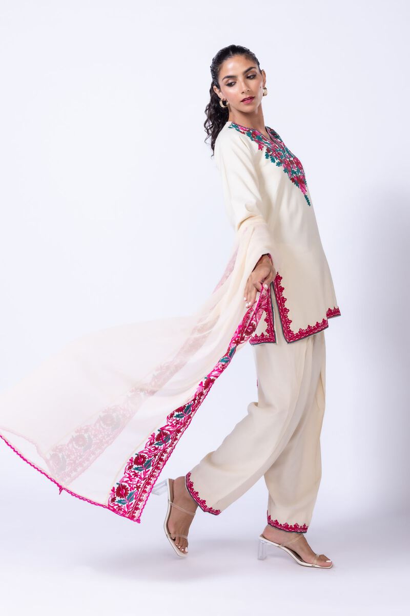https://uk.khaadi.com/dw/image/v2/BJTG_PRD/on/demandware.static/-/Sites-khaadi-master-catalog/default/dw04d286a9/images/hi-res/esb24553b_beige_1.jpg?sw=800&sh=1200