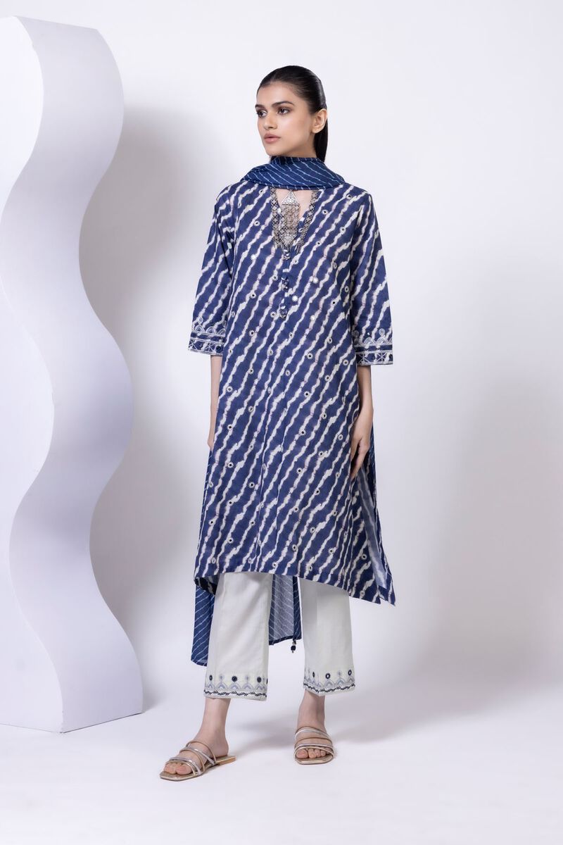 https://uk.khaadi.com/dw/image/v2/BJTG_PRD/on/demandware.static/-/Sites-khaadi-master-catalog/default/dw0b560415/images/hi-res/25-02e22-08ta_multi_1.jpg?sw=800&sh=1200