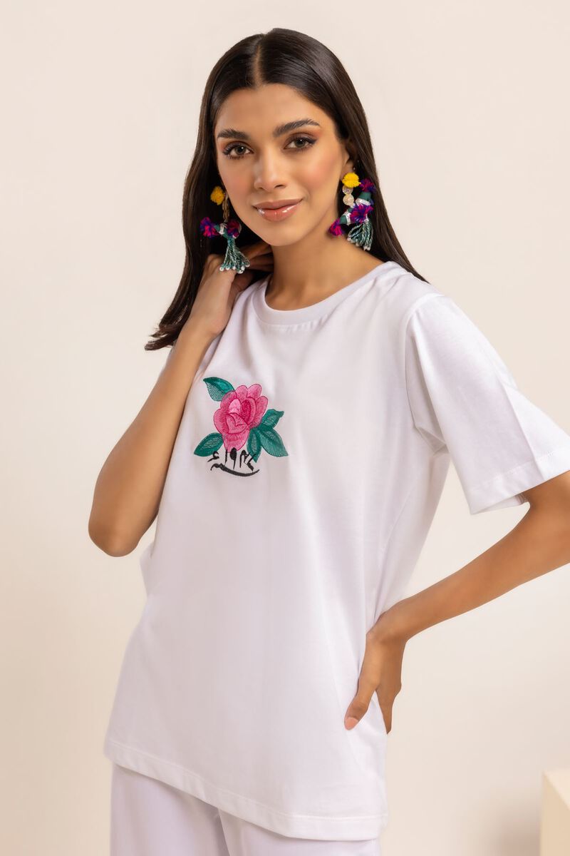  | T-shirt | Embroidered | null