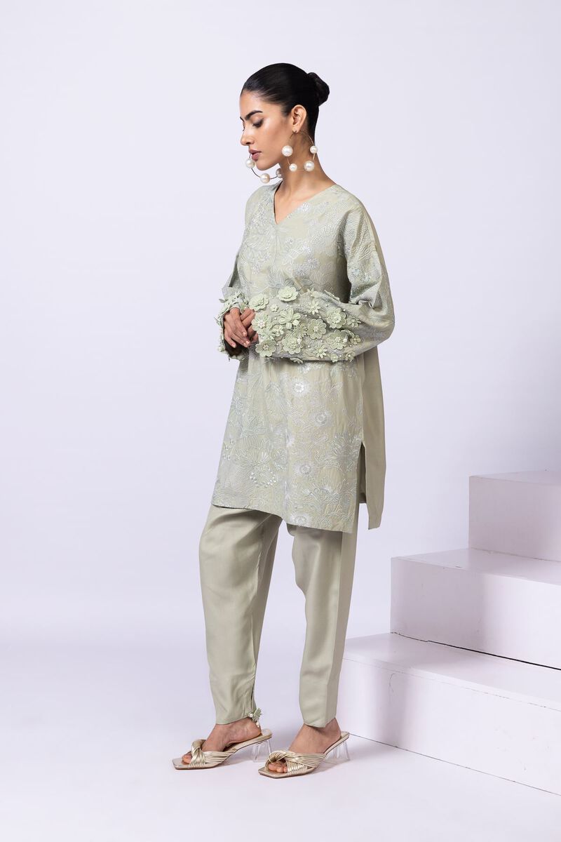 https://uk.khaadi.com/dw/image/v2/BJTG_PRD/on/demandware.static/-/Sites-khaadi-master-catalog/default/dw24d77fb9/images/hi-res/esb24670a_multi_1.jpg?sw=800&sh=1200