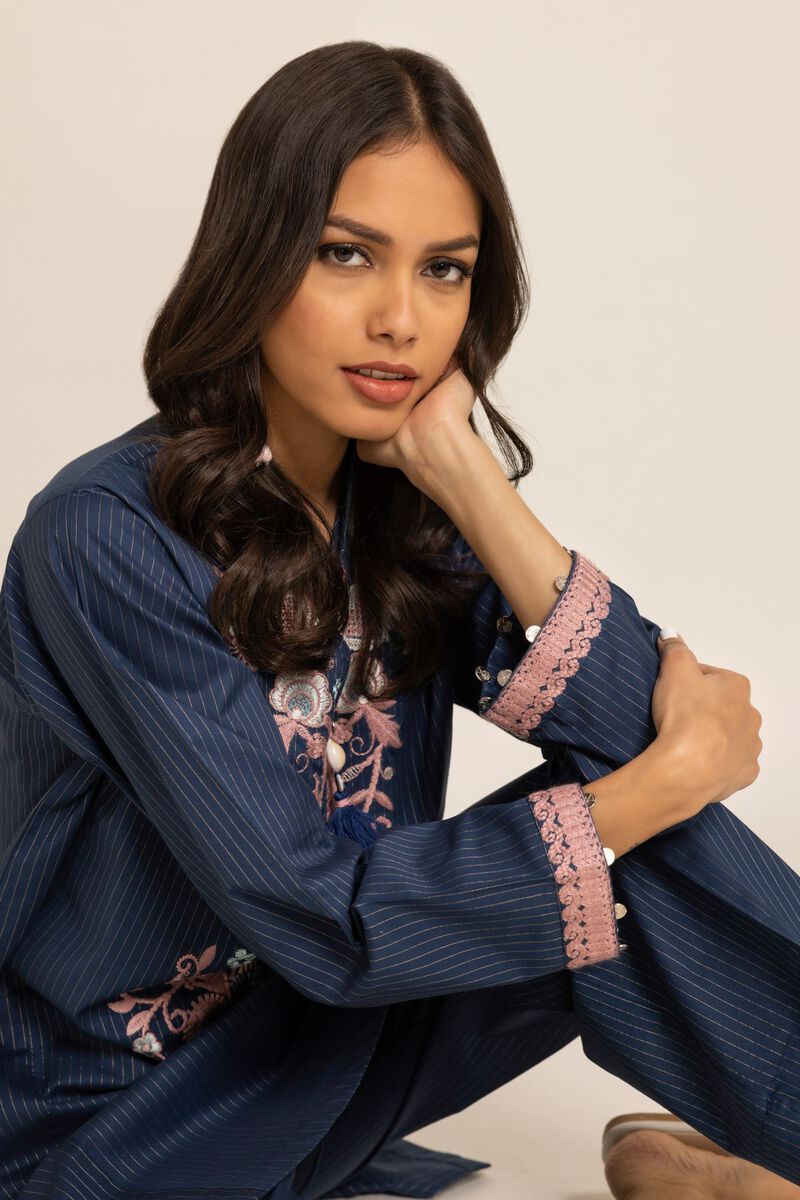Buy Kurta | Embroidered | 9.00 GBP | 1001804109 | Khaadi United 