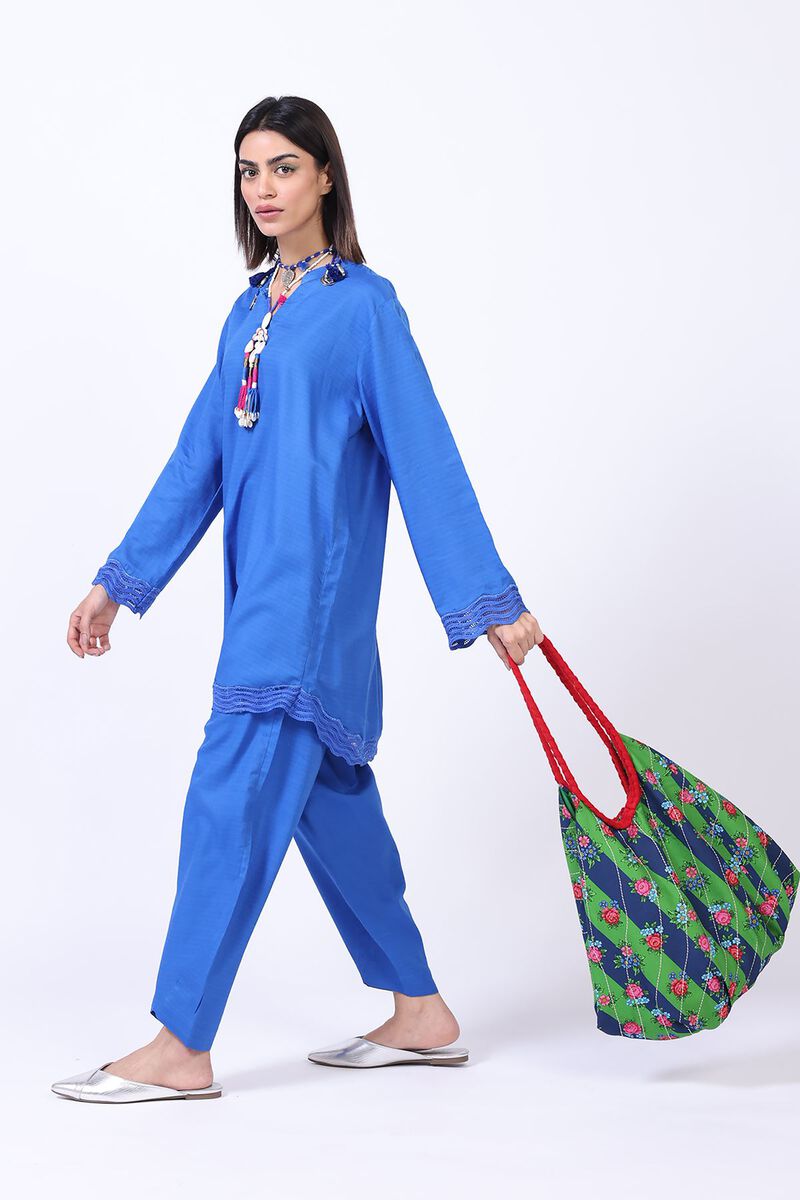 https://uk.khaadi.com/dw/image/v2/BJTG_PRD/on/demandware.static/-/Sites-khaadi-master-catalog/default/dw2d4b30b8/images/hi-res/25-03e38-03bb_multi_1.jpg?sw=800&sh=1200