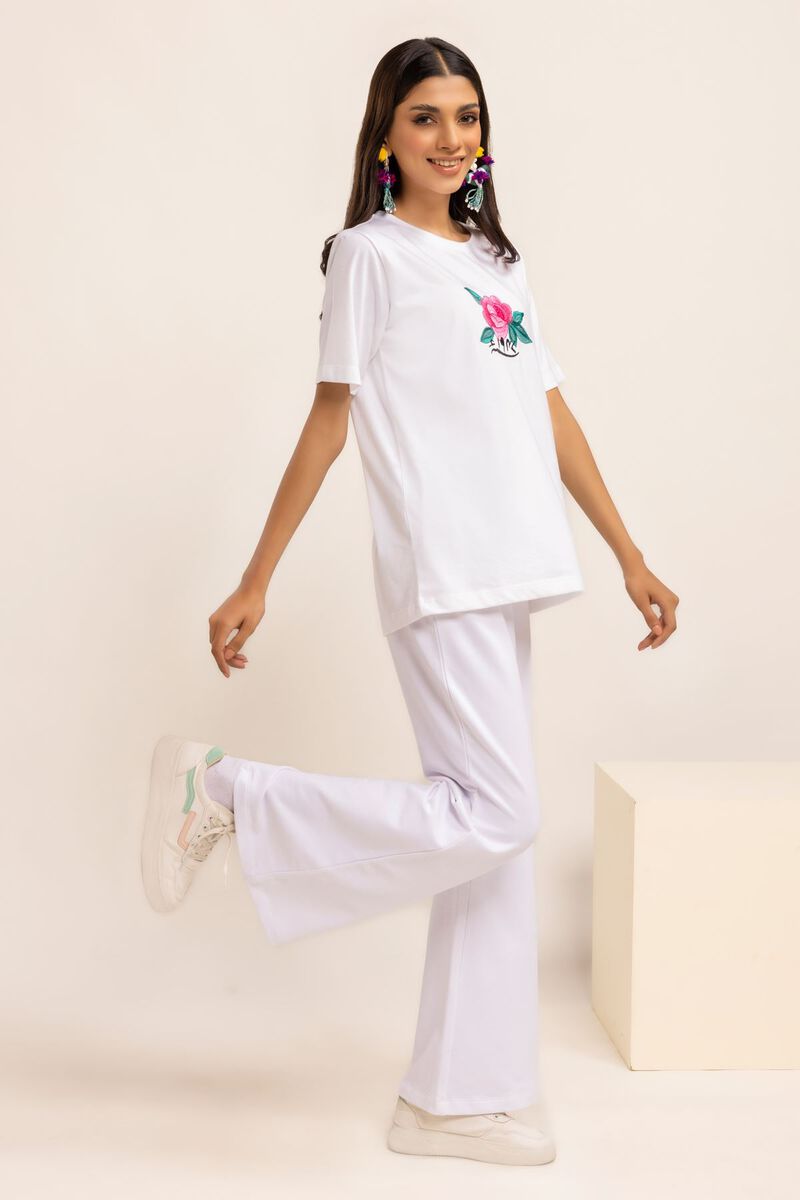  | T-shirt | Embroidered | null