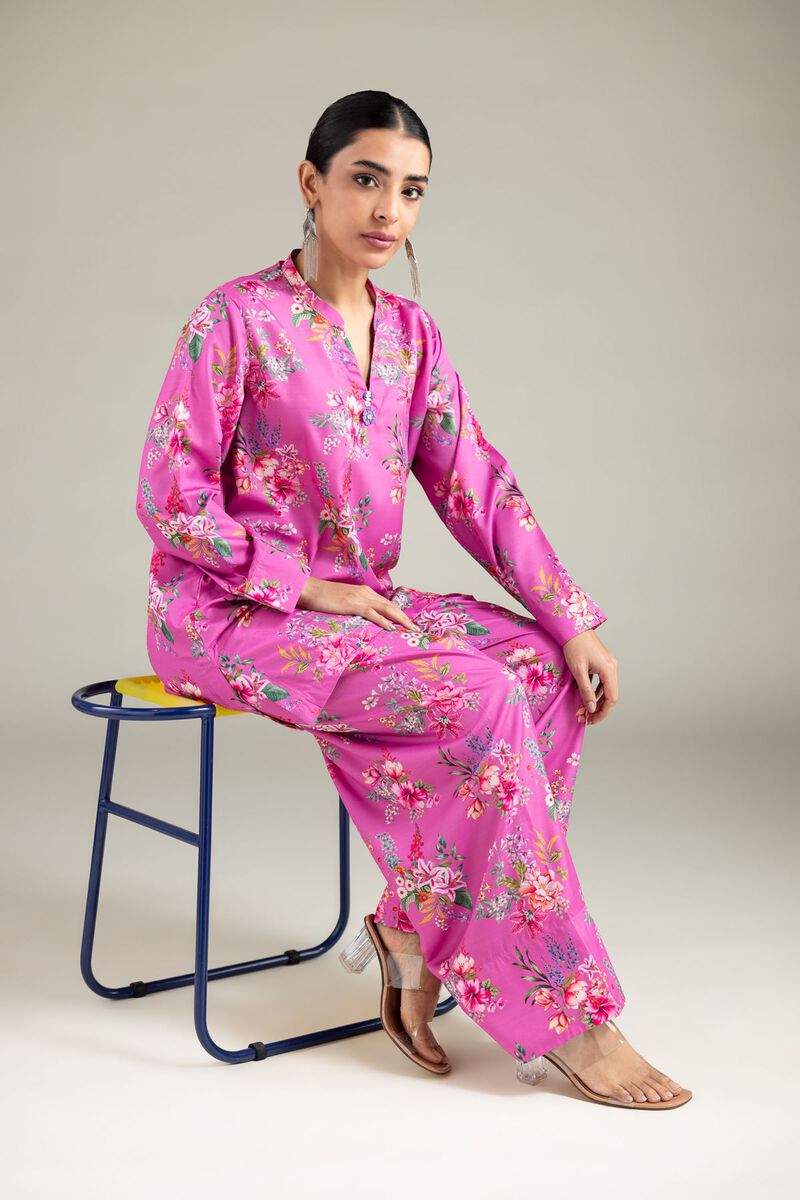 https://uk.khaadi.com/dw/image/v2/BJTG_PRD/on/demandware.static/-/Sites-khaadi-master-catalog/default/dw408bfb7a/images/hi-res/1-26-105-a-h_multi_1.jpg?sw=800&sh=1200