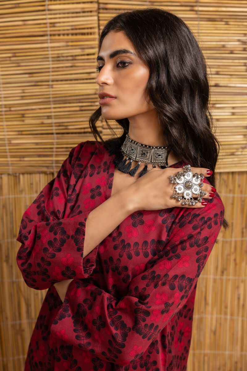 Buy Kurta | Embroidered | 5.40 GBP | 1001779921 | Khaadi United 