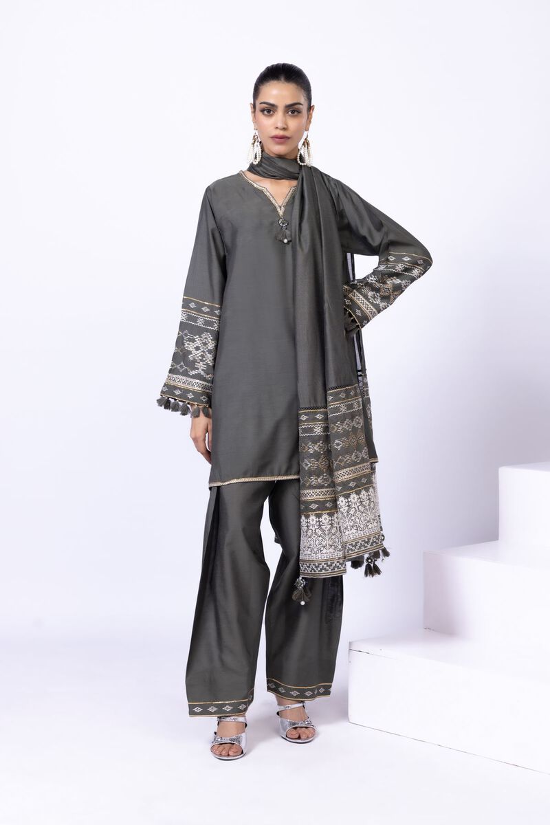 https://uk.khaadi.com/dw/image/v2/BJTG_PRD/on/demandware.static/-/Sites-khaadi-master-catalog/default/dw48382482/images/hi-res/est24653a_multi_1.jpg?sw=800&sh=1200