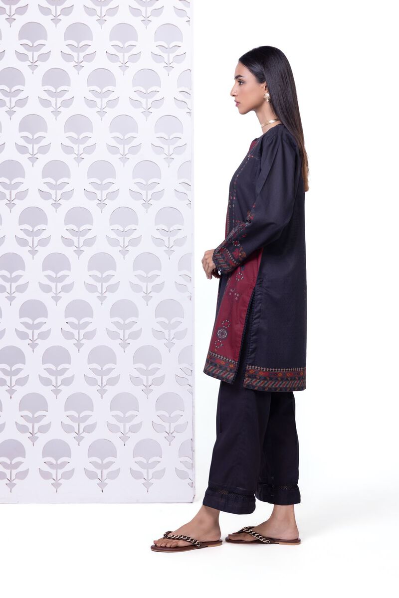 https://uk.khaadi.com/dw/image/v2/BJTG_PRD/on/demandware.static/-/Sites-khaadi-master-catalog/default/dw4c81bb3d/images/hi-res/eeb245149b_black_1.jpg?sw=800&sh=1200