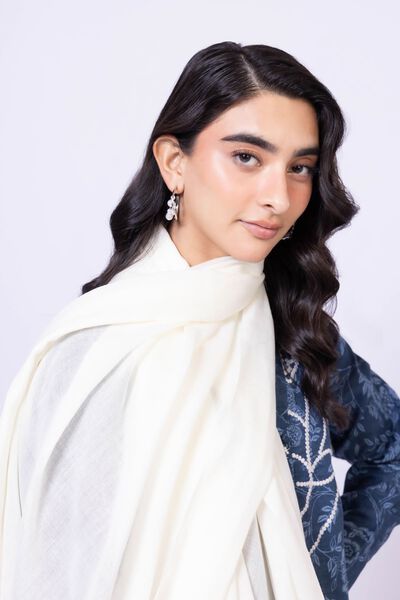 Dyed | Acrylic | Shawl | GBP 12.00