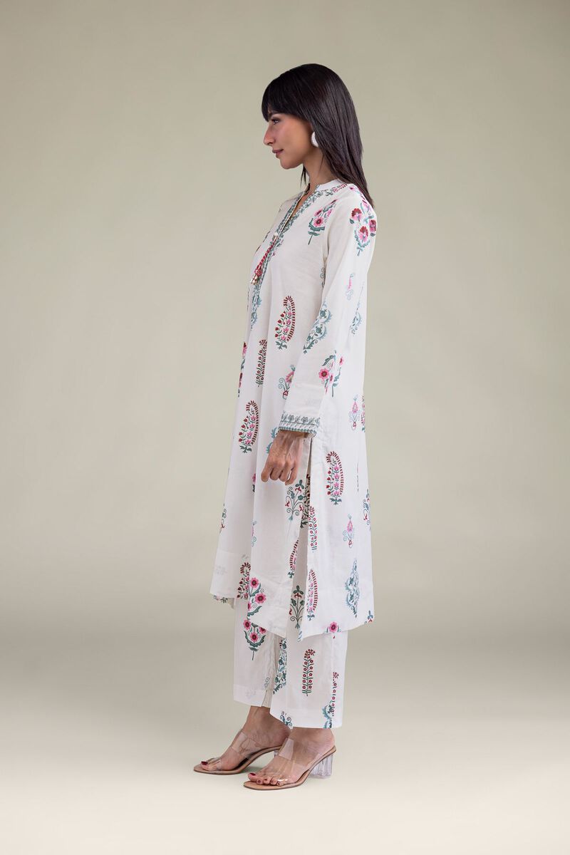 https://uk.khaadi.com/dw/image/v2/BJTG_PRD/on/demandware.static/-/Sites-khaadi-master-catalog/default/dw5d46d9ac/images/hi-res/25-10-11e16-10ba_multi_1.jpg?sw=800&sh=1200