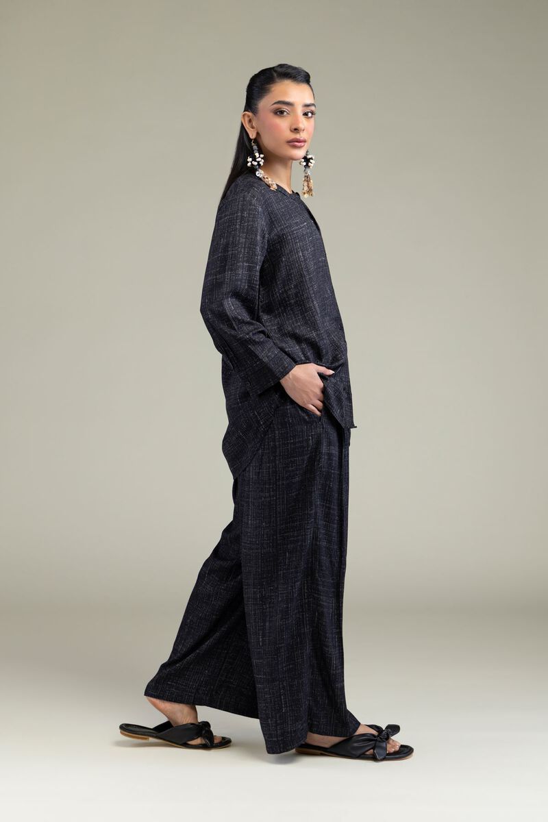 https://uk.khaadi.com/dw/image/v2/BJTG_PRD/on/demandware.static/-/Sites-khaadi-master-catalog/default/dw5dd69175/images/hi-res/6-26-206-b-a1_multi_1.jpg?sw=800&sh=1200