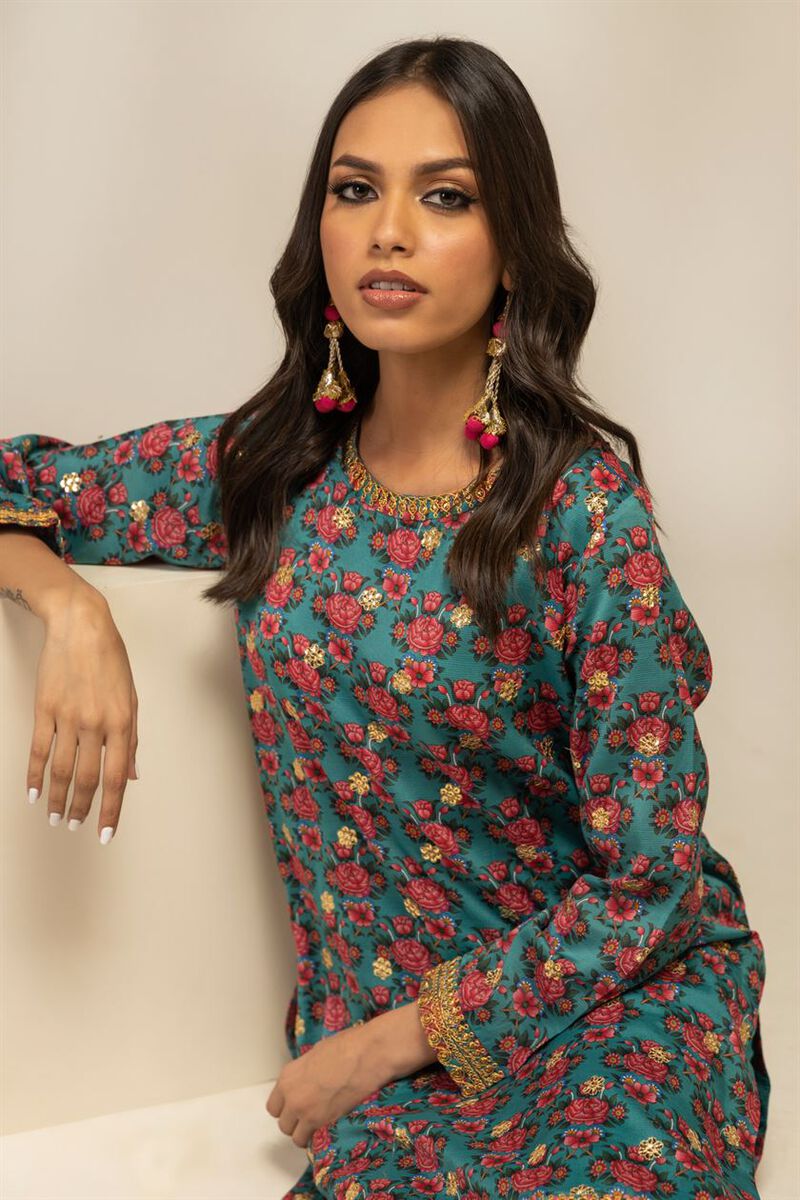 https://uk.khaadi.com/dw/image/v2/BJTG_PRD/on/demandware.static/-/Sites-khaadi-master-catalog/default/dw63812e46/images/hi-res/est23470_teal_1.jpg?sw=800&sh=1200