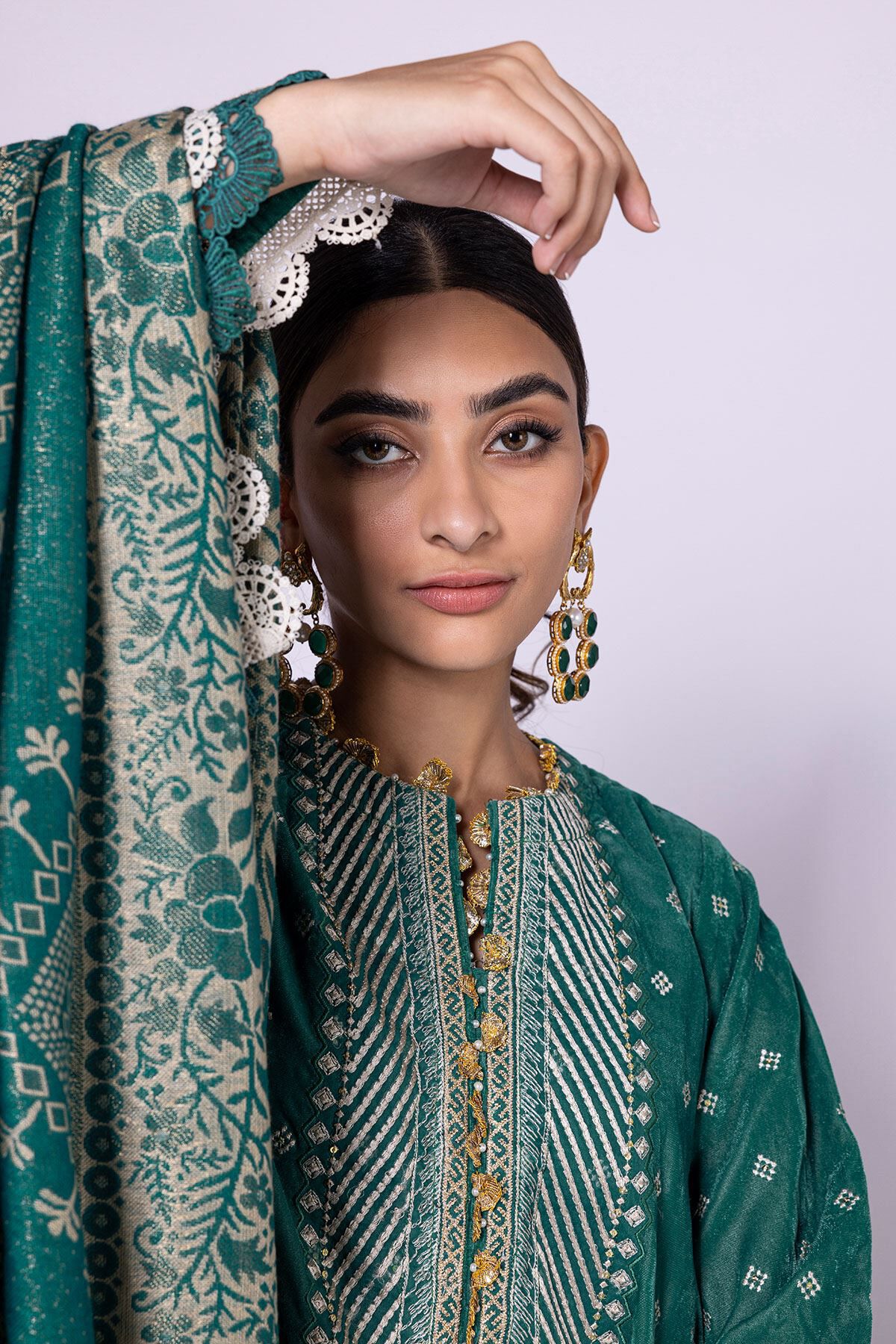 Khaadi velvet clearance suit