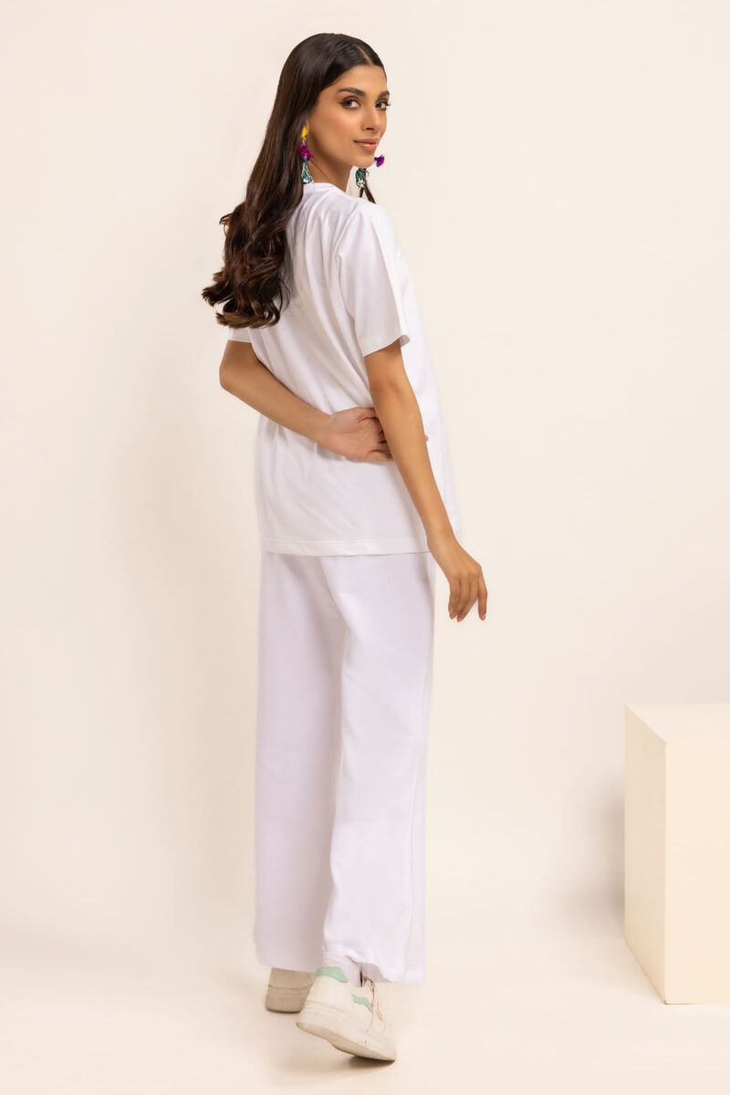  | T-shirt | Embroidered | null