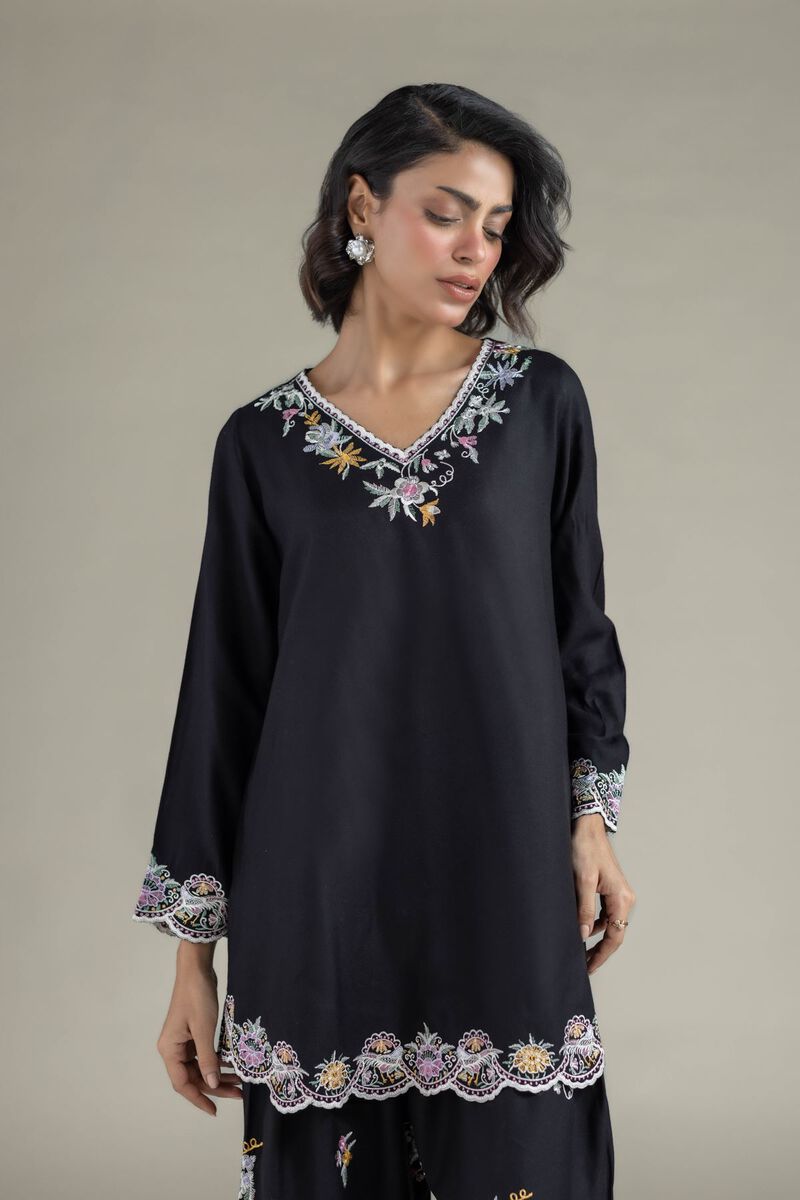 https://uk.khaadi.com/dw/image/v2/BJTG_PRD/on/demandware.static/-/Sites-khaadi-master-catalog/default/dw797684b3/images/hi-res/25-10-11e12-06ta_multi_1.jpg?sw=800&sh=1200