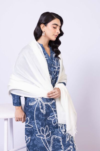 Dyed | Acrylic | Shawl | GBP 12.00