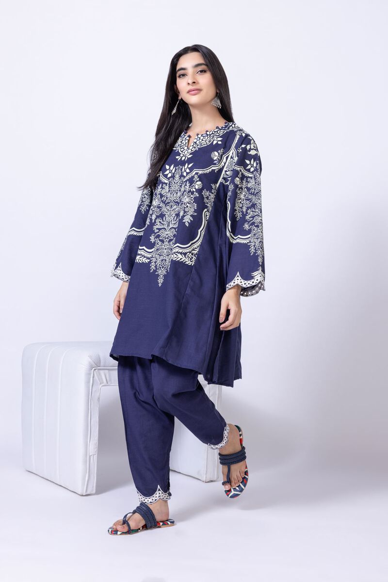 https://uk.khaadi.com/dw/image/v2/BJTG_PRD/on/demandware.static/-/Sites-khaadi-master-catalog/default/dw85c03184/images/hi-res/eeb24695b_navy_1.jpg?sw=800&sh=1200