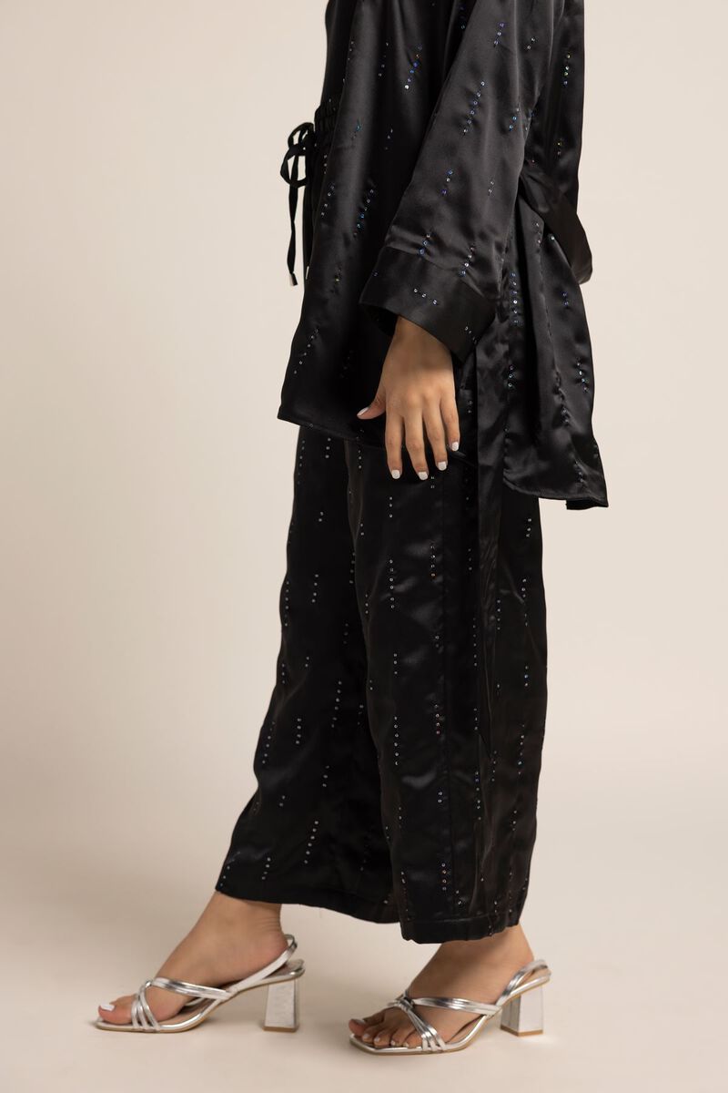  | Trousers | Embroidered | null