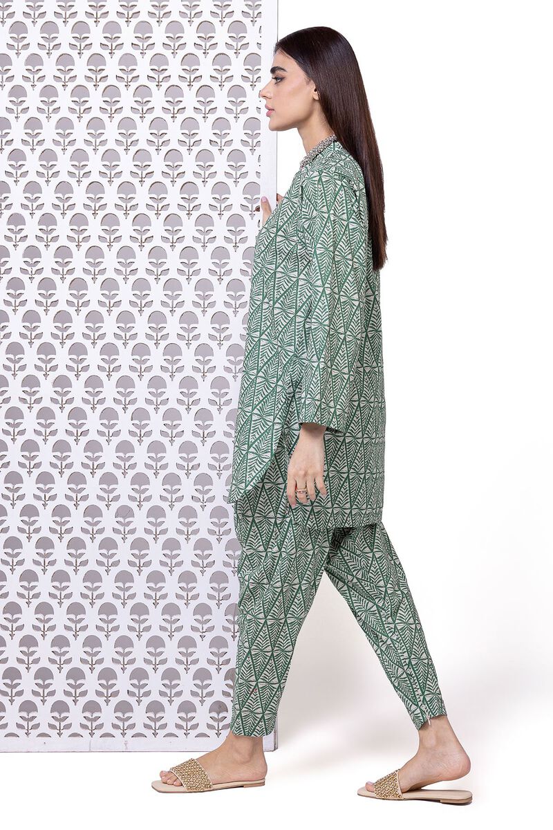 https://uk.khaadi.com/dw/image/v2/BJTG_PRD/on/demandware.static/-/Sites-khaadi-master-catalog/default/dw8f1062e5/images/hi-res/eeb245180b_green_1.jpg?sw=800&sh=1200