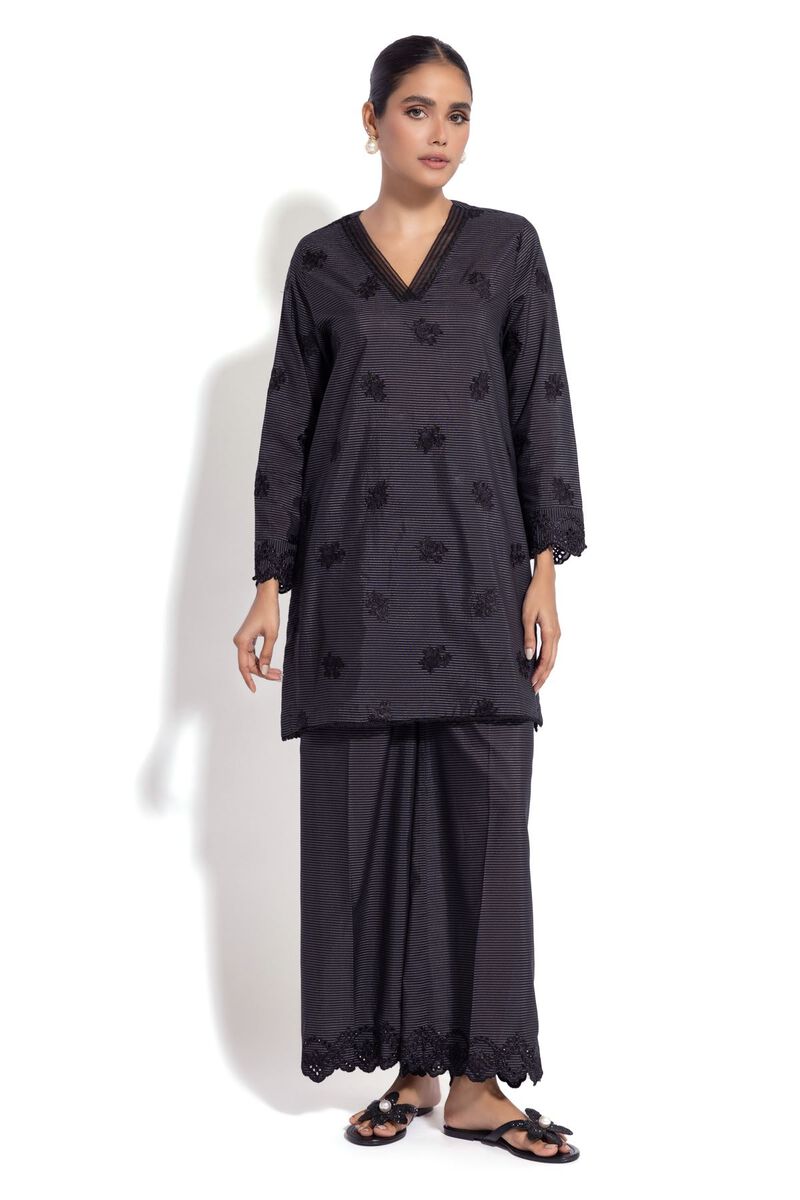 https://uk.khaadi.com/dw/image/v2/BJTG_PRD/on/demandware.static/-/Sites-khaadi-master-catalog/default/dwa1cb9e24/images/hi-res/eet245209b_black_1.jpg?sw=800&sh=1200