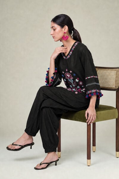 Embroidered | Cambric | Floral Black Kurta | GBP 40.00