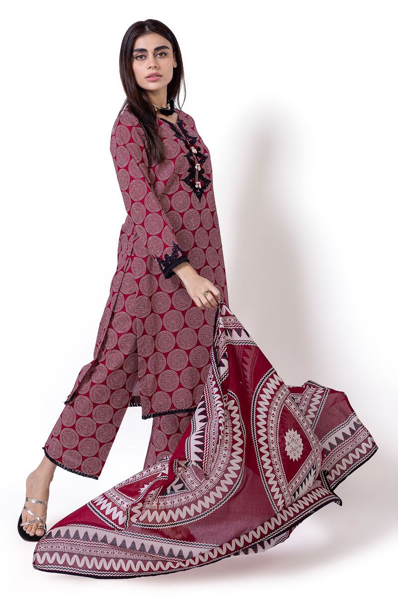 https://uk.khaadi.com/dw/image/v2/BJTG_PRD/on/demandware.static/-/Sites-khaadi-master-catalog/default/dwc1adcdd2/images/hi-res/eeb245177a_red_1.jpg?sw=800&sh=1200