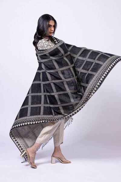 Dyed | Acrylic | Shawl | GBP 15.00