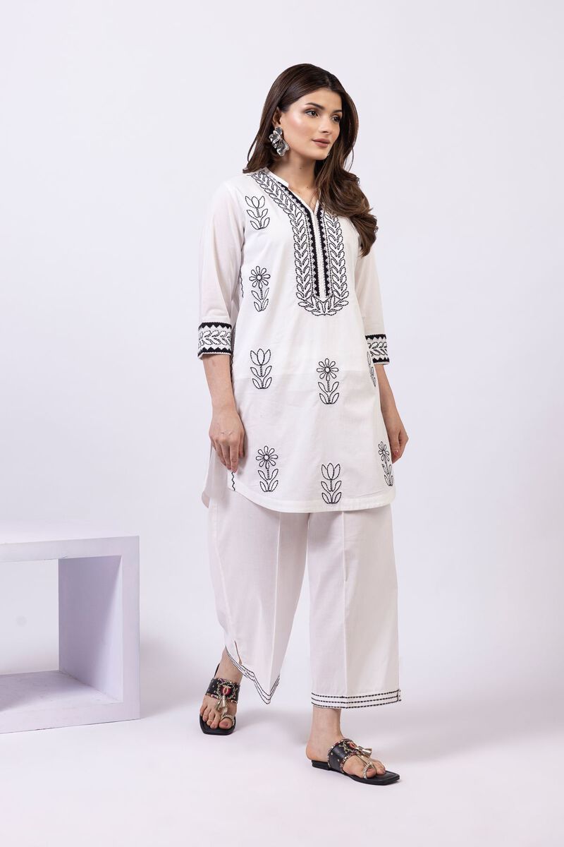 https://uk.khaadi.com/dw/image/v2/BJTG_PRD/on/demandware.static/-/Sites-khaadi-master-catalog/default/dwd0924bb9/images/hi-res/25-03e36-05ba_multi_1.jpg?sw=800&sh=1200
