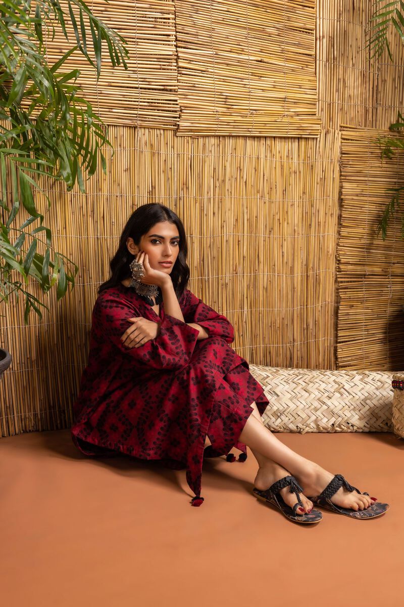 Buy Kurta | Embroidered | 5.40 GBP | 1001779921 | Khaadi United 