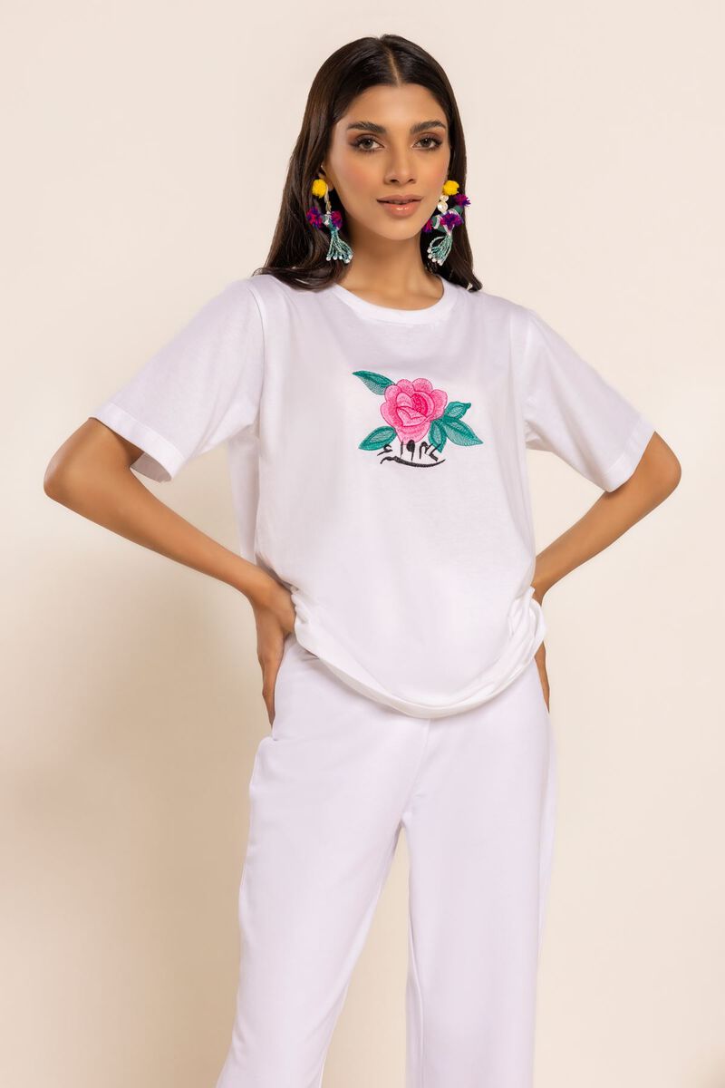  | T-shirt | Embroidered | null
