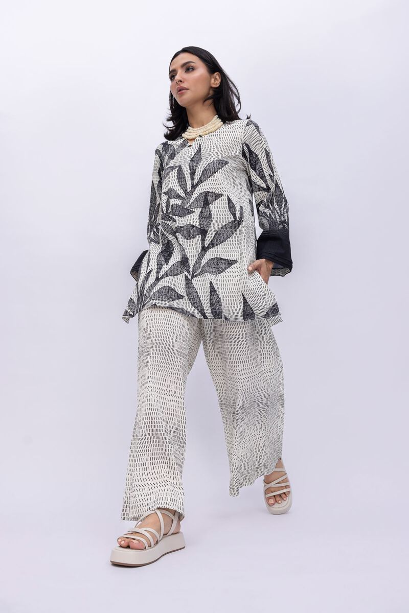 https://uk.khaadi.com/dw/image/v2/BJTG_PRD/on/demandware.static/-/Sites-khaadi-master-catalog/default/dweab3a44d/images/hi-res/25-04e48-05bb_multi_1.jpg?sw=800&sh=1200