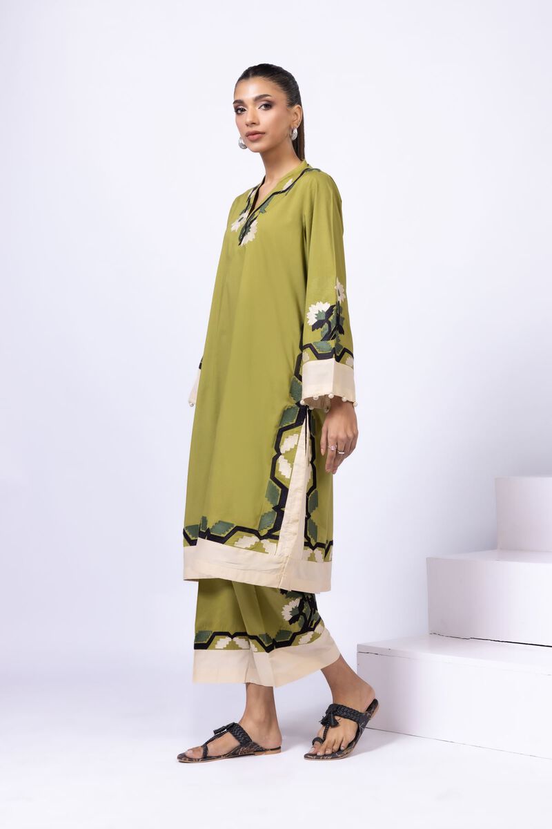 https://uk.khaadi.com/dw/image/v2/BJTG_PRD/on/demandware.static/-/Sites-khaadi-master-catalog/default/dwebd54123/images/hi-res/25-01e10-02ba_multi_1.jpg?sw=800&sh=1200