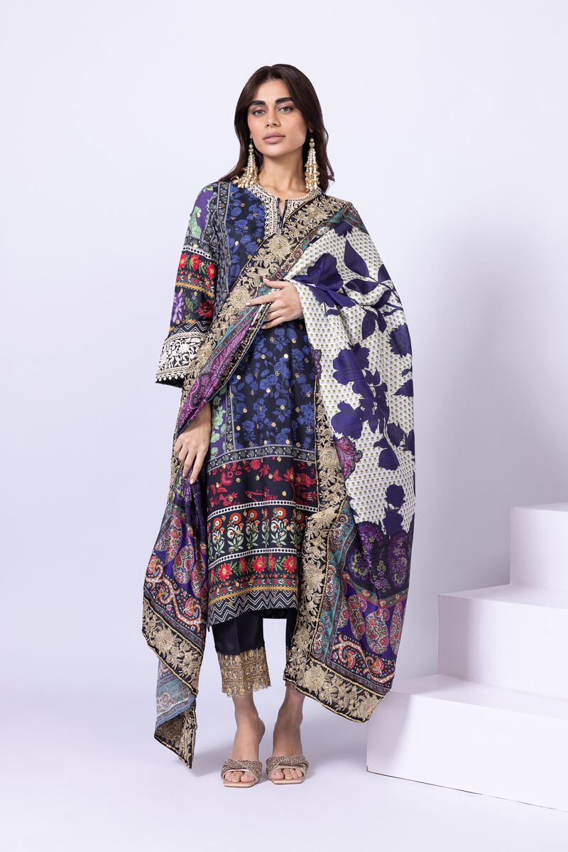 https://uk.khaadi.com/dw/image/v2/BJTG_PRD/on/demandware.static/-/Sites-khaadi-master-catalog/default/dwf1fe191e/images/hi-res/esb24560b_black_1.jpg?sw=800&sh=1200