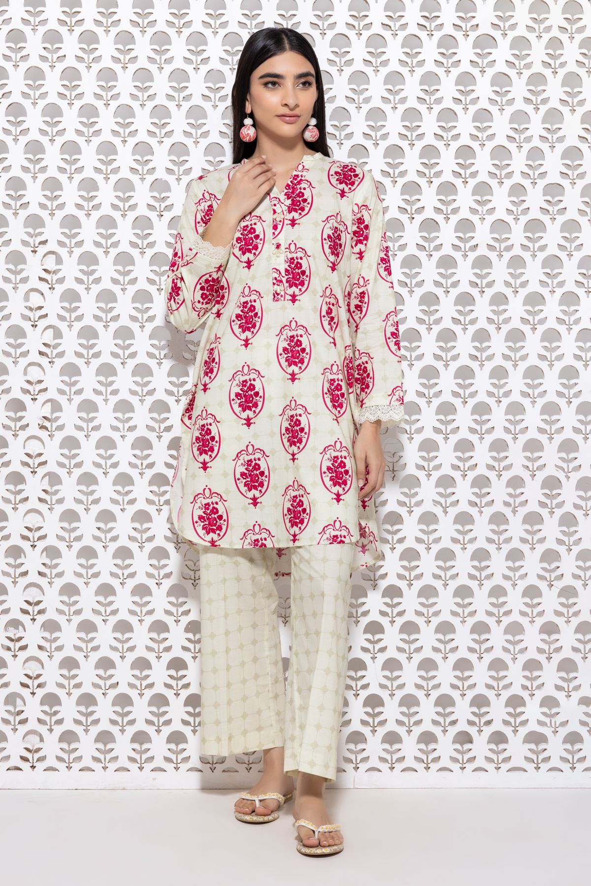 Buy Kurta | Embroidered | 9.00 GBP | 1001827909 | Khaadi United 