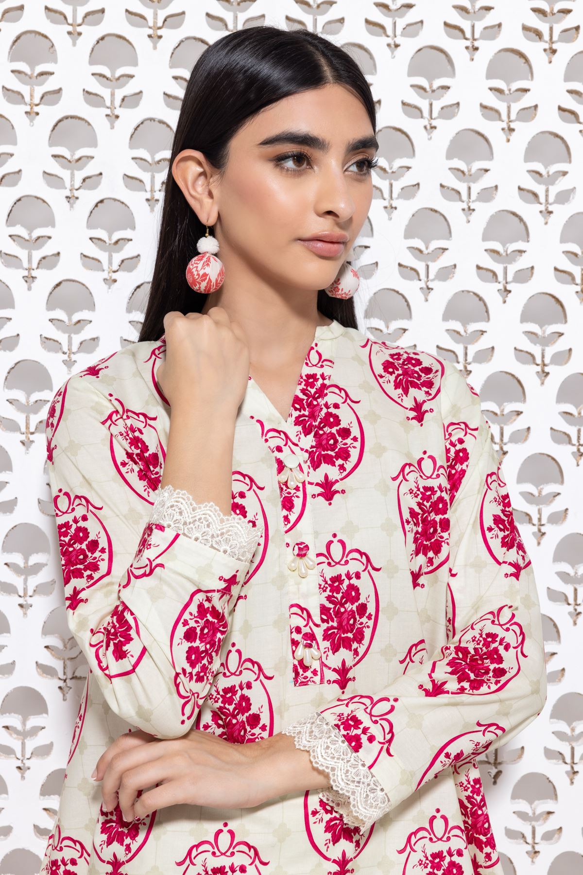 Buy Kurta | Embroidered | 9.00 GBP | 1001827909 | Khaadi United 