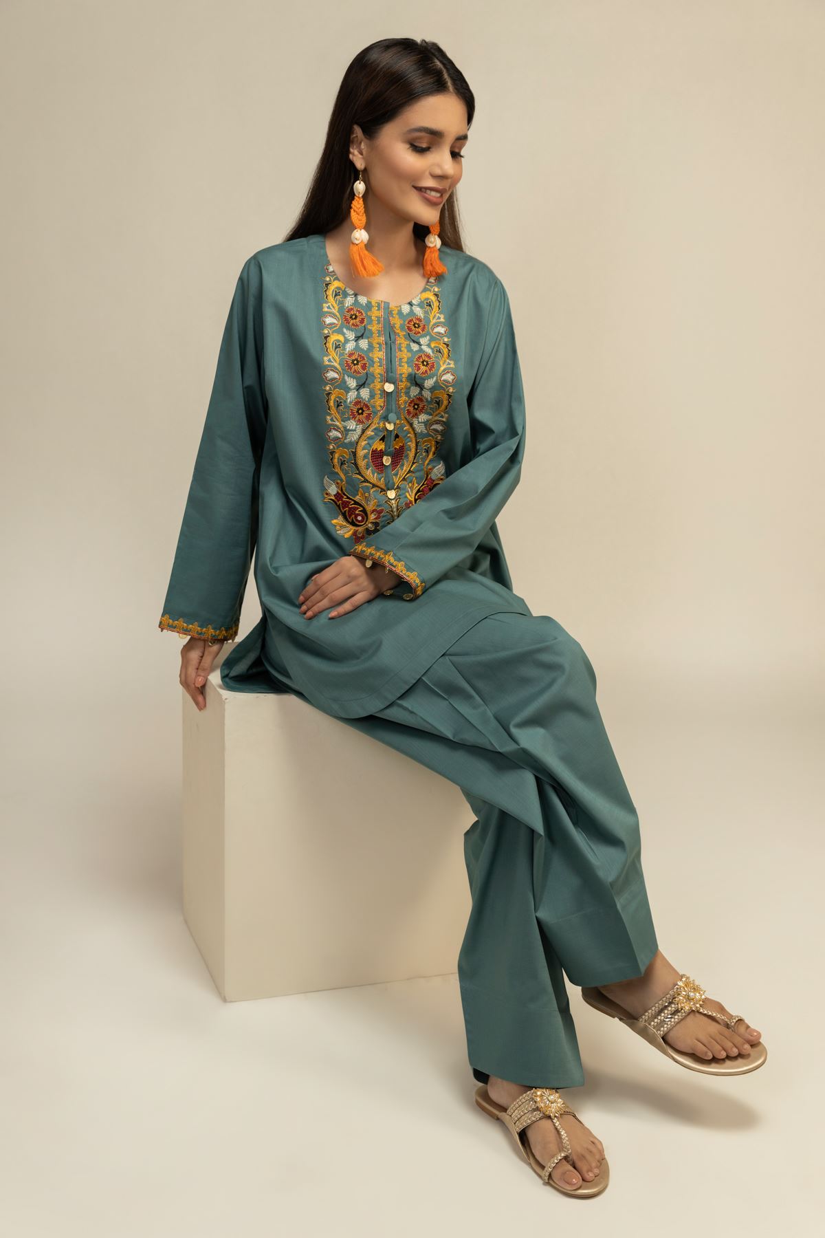 Buy Kurta | Embroidered | 9.00 GBP | 1001799915 | Khaadi United 