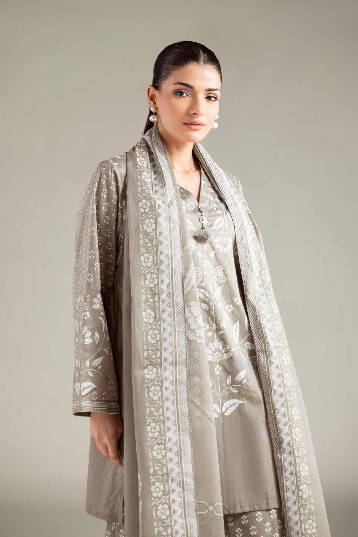 Buy Lawn 3-Piece Tailored | 50.00 GBP | T-A22-26-210FG1-VG_MULTI