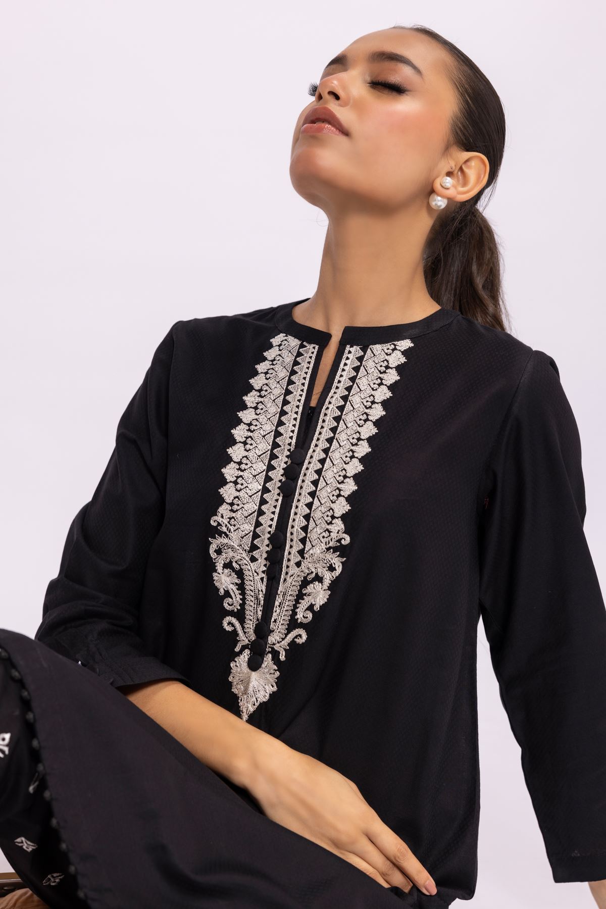 Buy Kurta | Embroidered | 7.20 GBP | 1001767946 | Khaadi United 