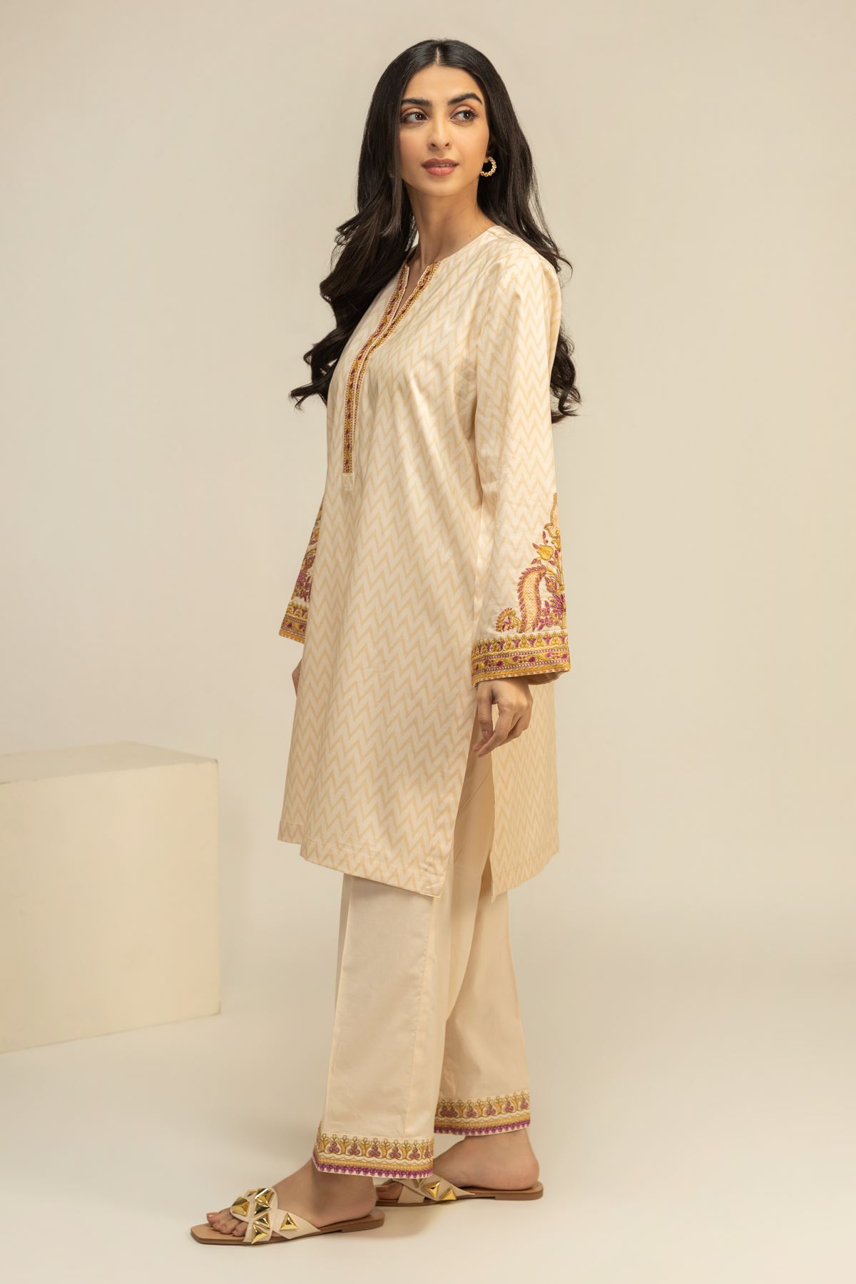 Buy Kurta | Embroidered | 7.50 GBP | 1001799852 | Khaadi United 